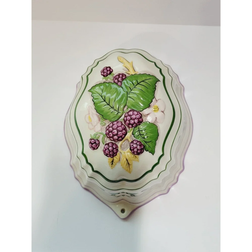 Le Cordon Bleu Franklin Mint Berry Jello Mold 1986 Ceramic Wall Hanging White